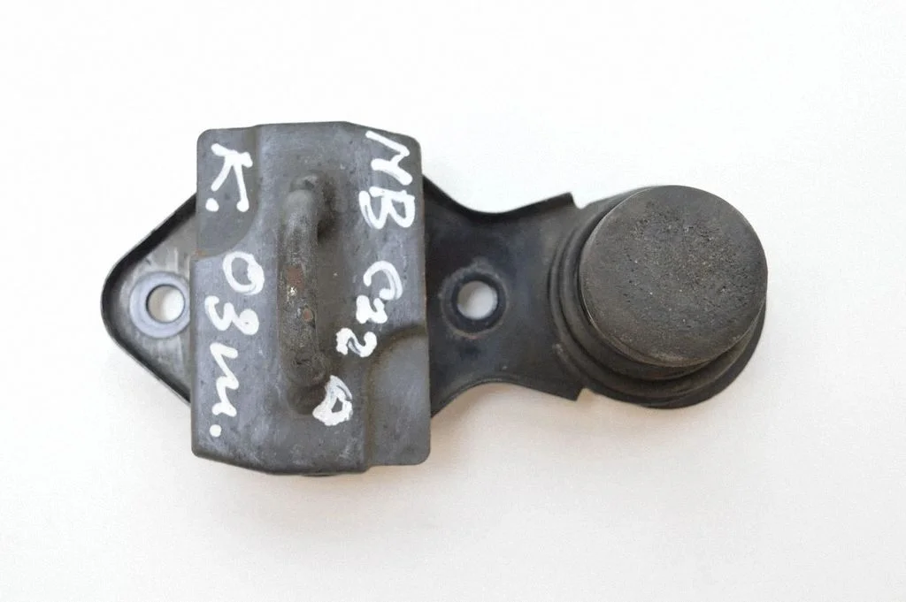 Engine bonnet/hood lock/latch loop/hook – Mercedes-Benz C-Class W203 (2000-2007)