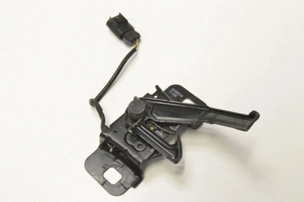 Engine bonnet/hood lock/latch loop/hook – Opel Insignia A (2008-2017)