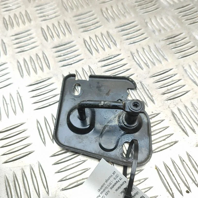 Motora pārsega slēdzenes cilpa 81A823186A