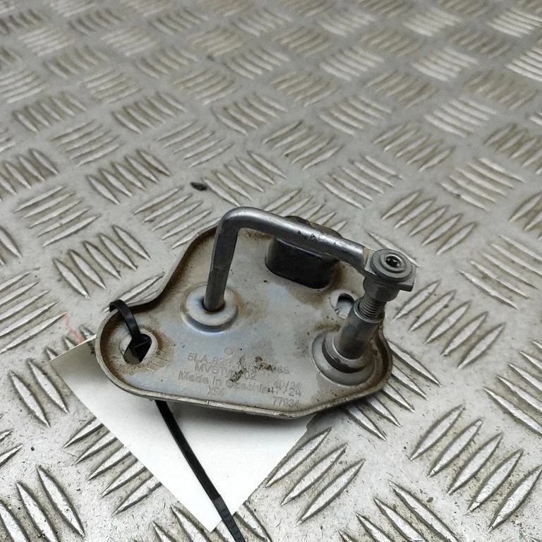 Engine bonnet/hood lock/latch loop/hook 5LA823185A