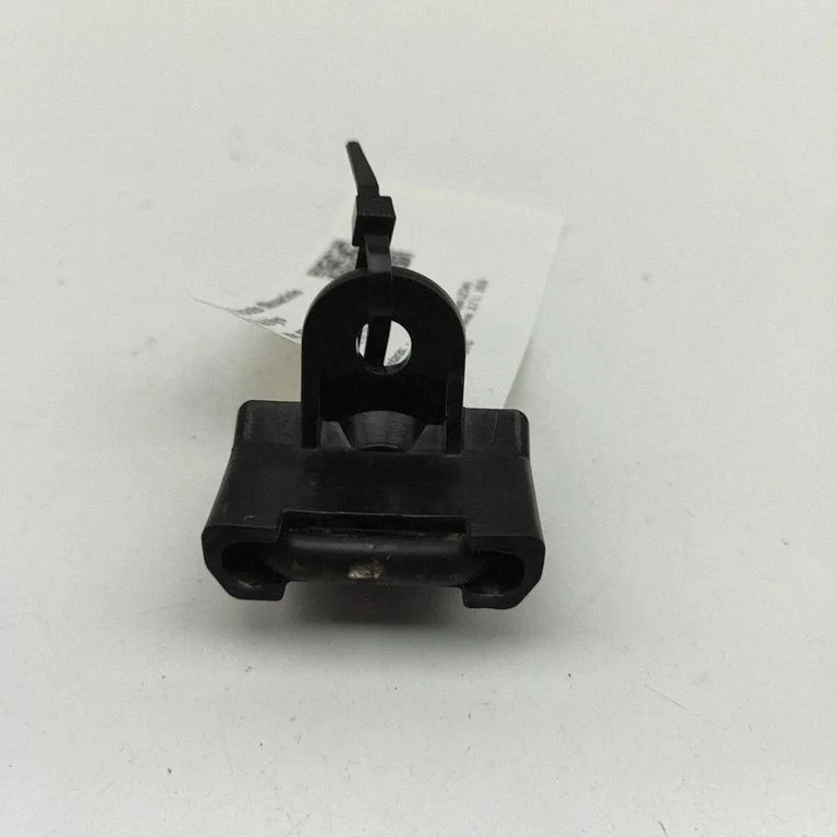 Motora pārsega slēdzenes cilpa 65617JL00B