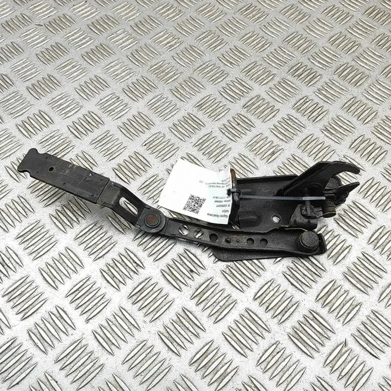 Motora pārsega slēdzenes cilpa 3D0823480D