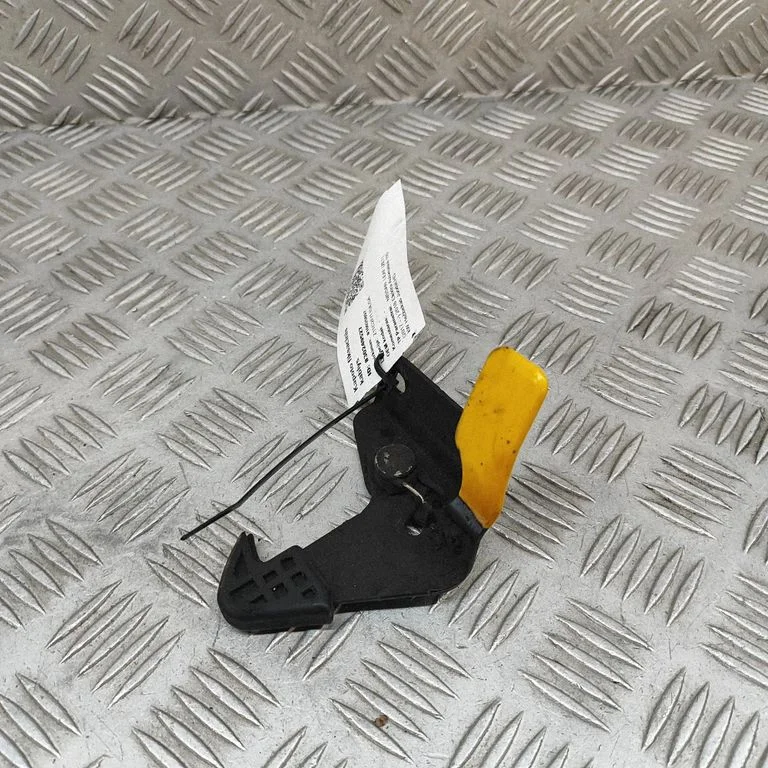 Motora pārsega slēdzenes cilpa 656705UR0A