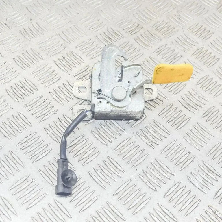 Motora pārsega slēdzenes cilpa