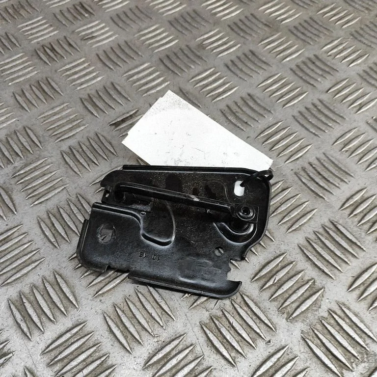 Motora pārsega slēdzenes cilpa 8V0823185C