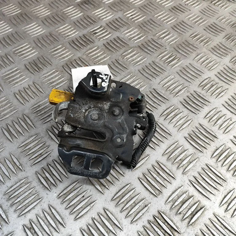 Motora pārsega slēdzenes cilpa DS7A16701DC