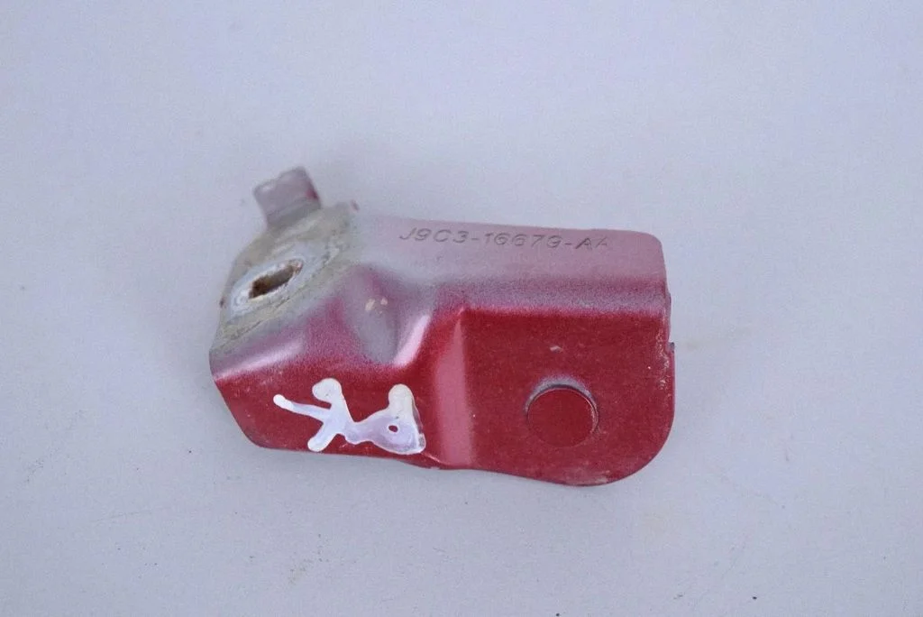 Motora pārsega amortizators J9C316679AA