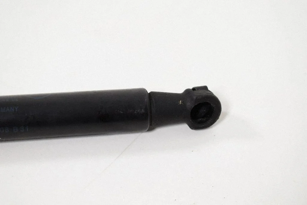 Mootorikapoti amortisaator – BMW 1-seeria E81 E87 (2004-2011)