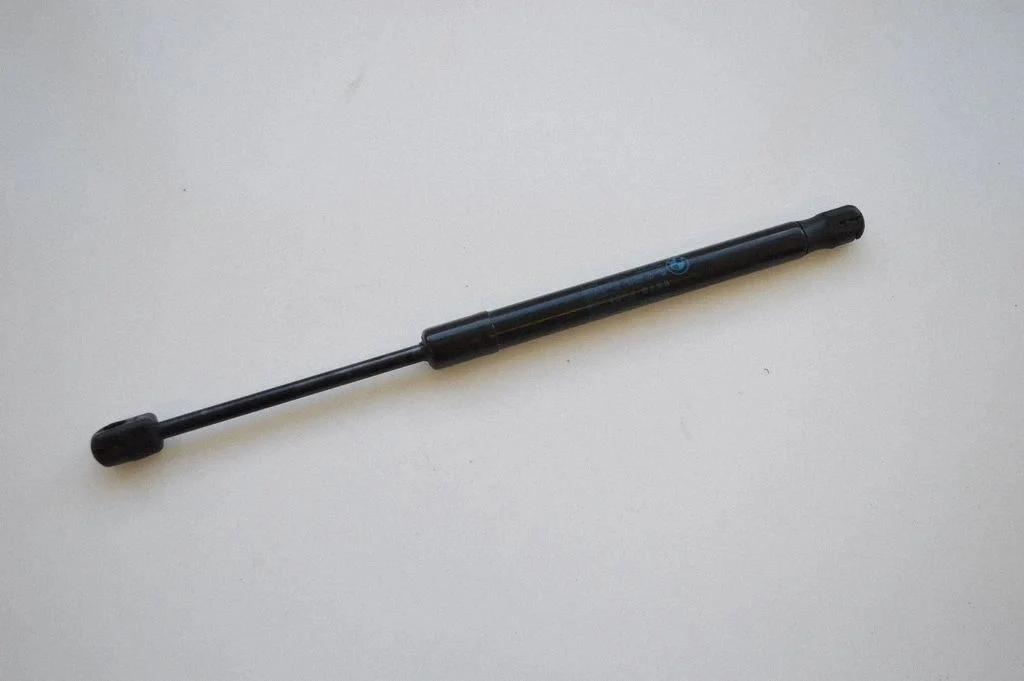 Front bonnet/hood damper/strut – BMW i3 (2013-)