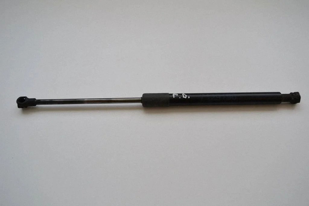 Motora pārsega amortizators – BMW 3. sērija E90 E91 (2005-2012)