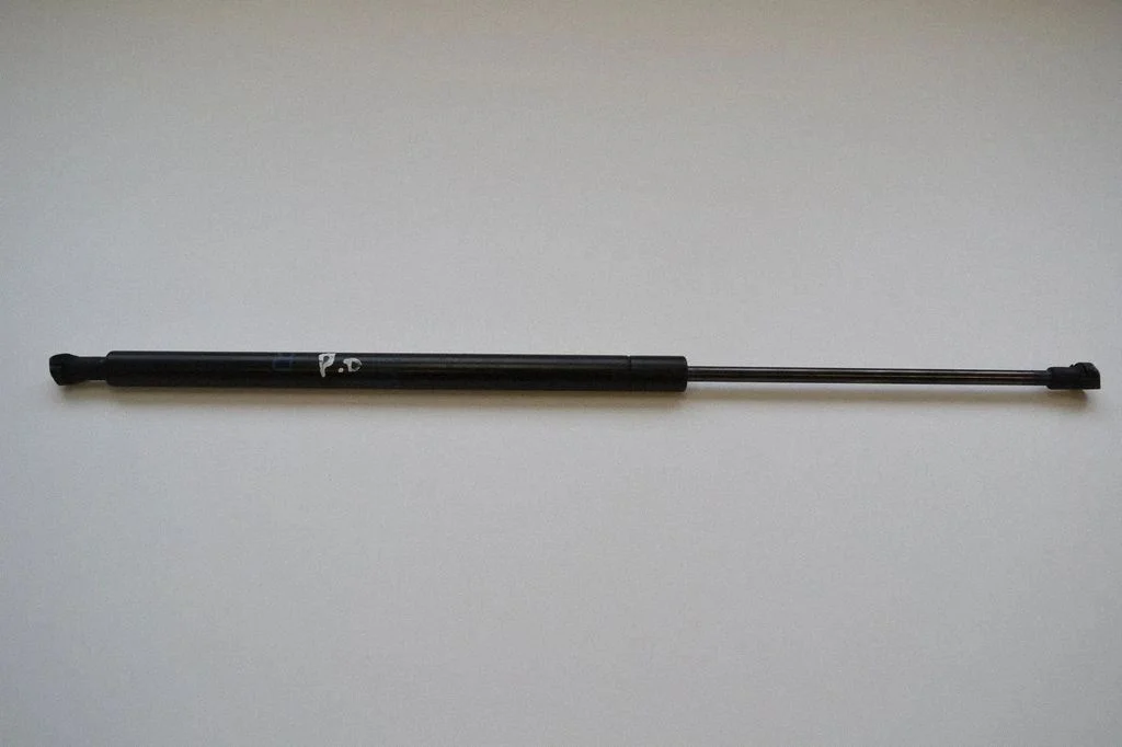 Motora pārsega amortizators 534400W091
