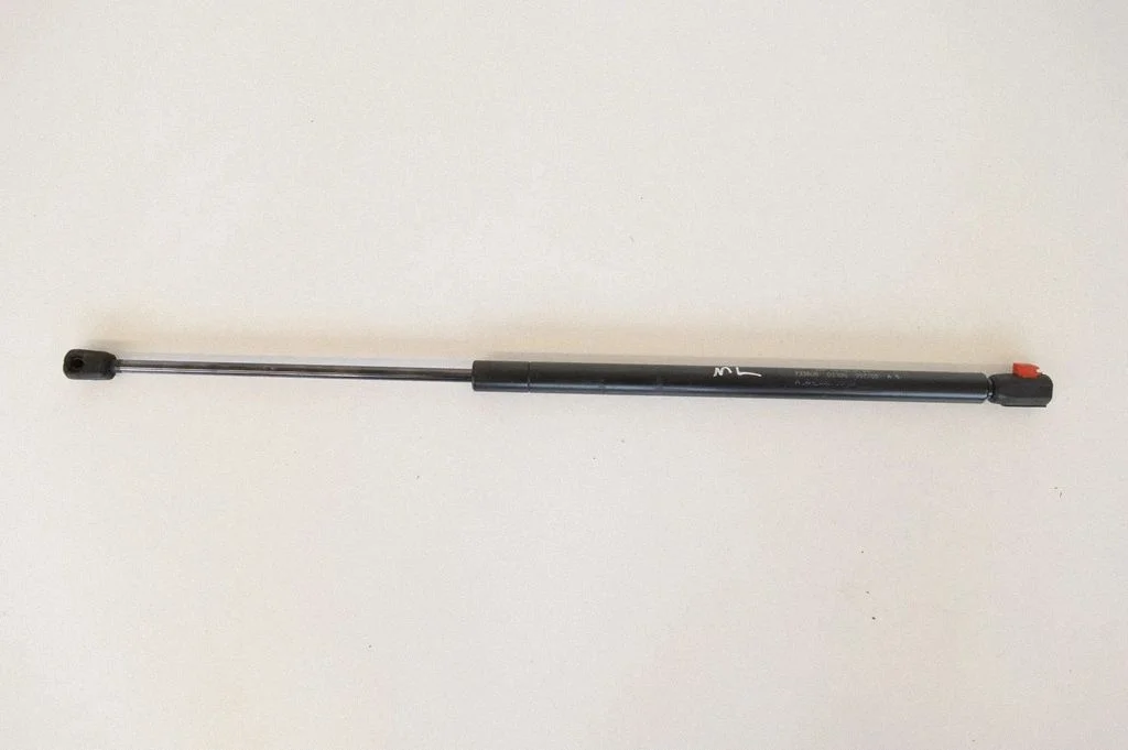 Front bonnet/hood damper/strut – Mercedes-Benz ML-Class W164 (2005-2011)