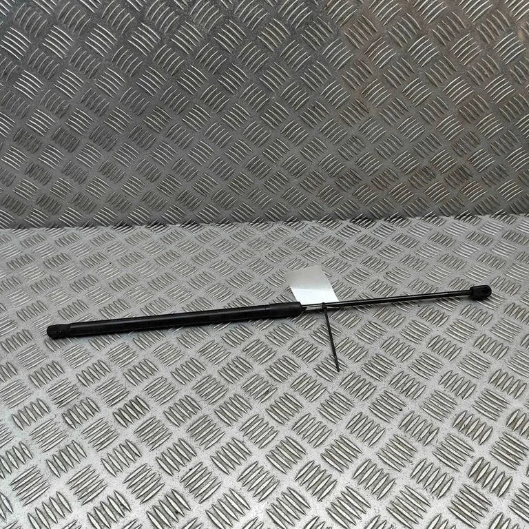 Motora pārsega amortizators A1669802464