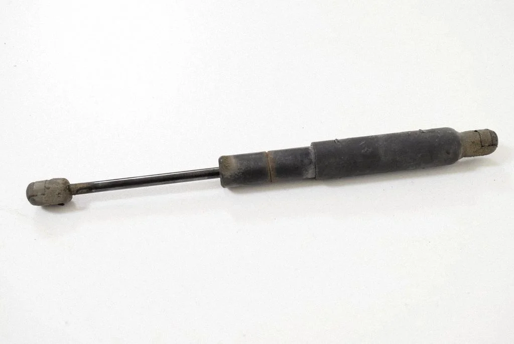 Front bonnet/hood damper/strut – right