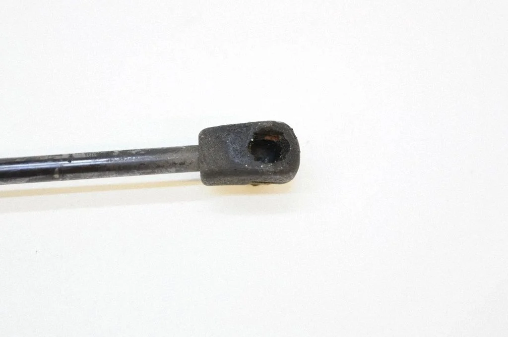 Front bonnet/hood damper/strut – Hyundai Santa Fe (2006-2012)
