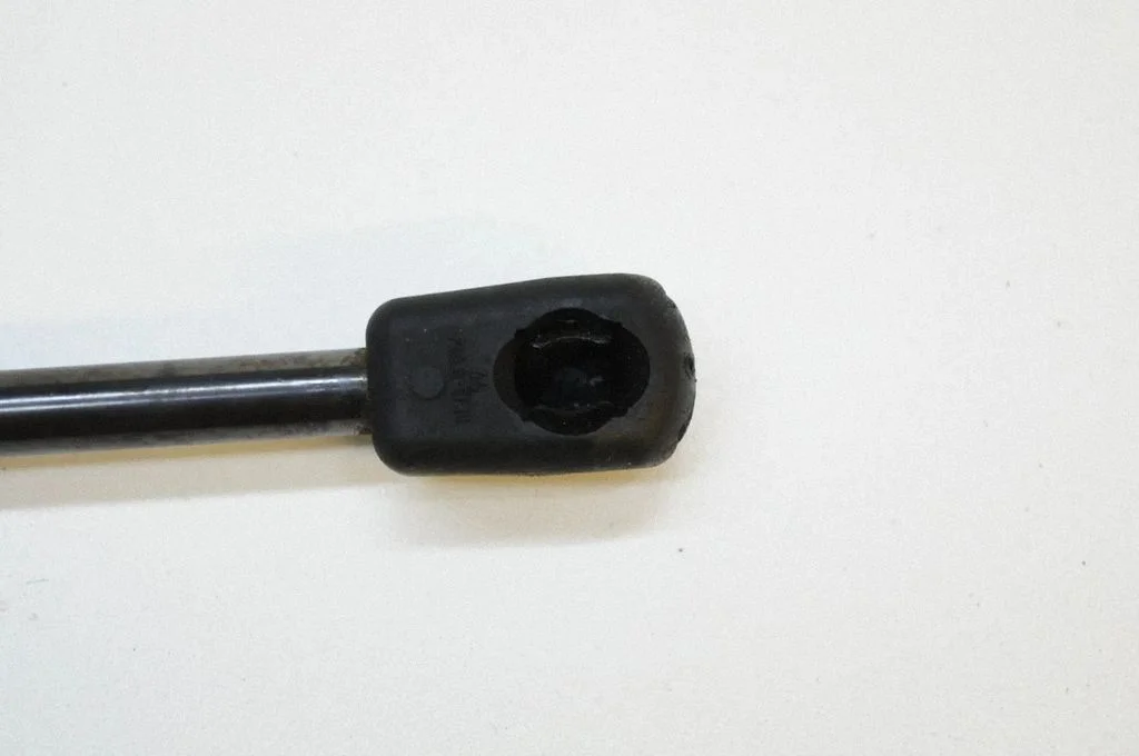 Motora pārsega amortizators 8X2316C826AC