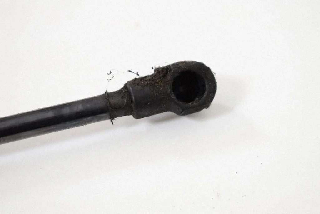 Mootorikapoti amortisaator – BMW 3-seeria E90 E91 (2005-2012)