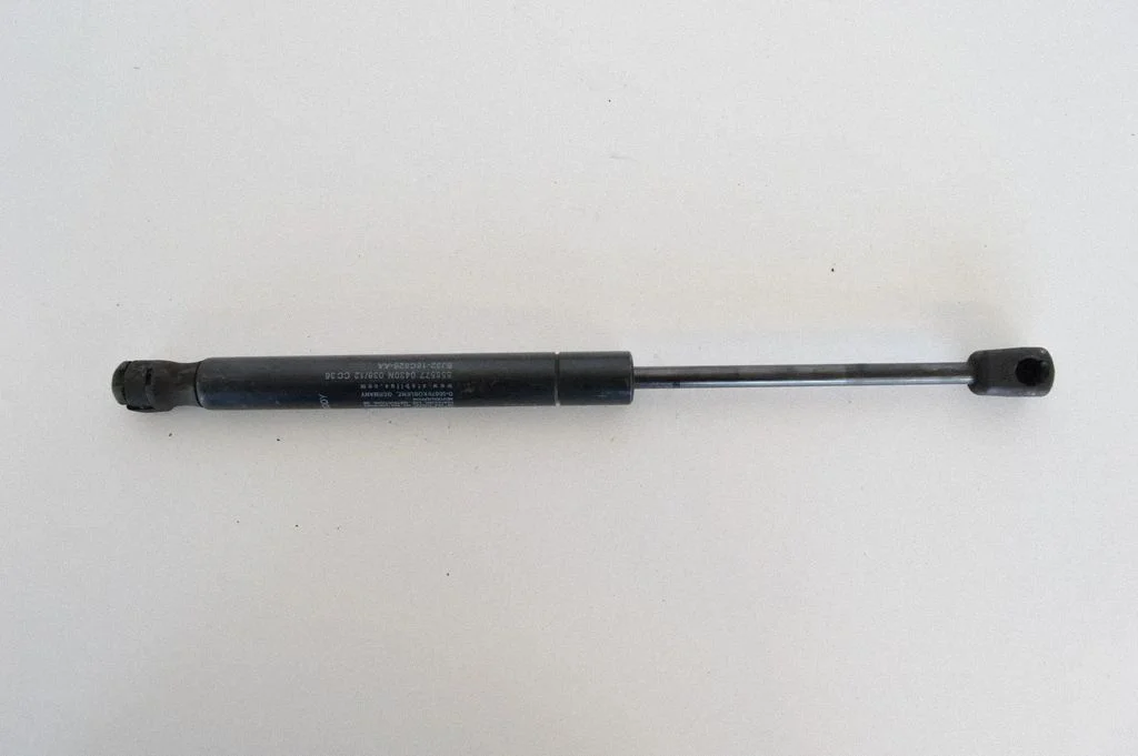 Mootorikapoti amortisaator – Land Rover Range Rover Evoque L538 (2011-2018)
