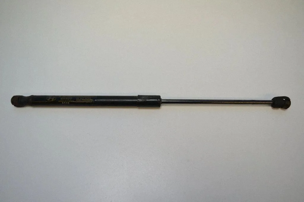 Front bonnet/hood damper/strut – Hyundai Santa Fe (2006-2012)