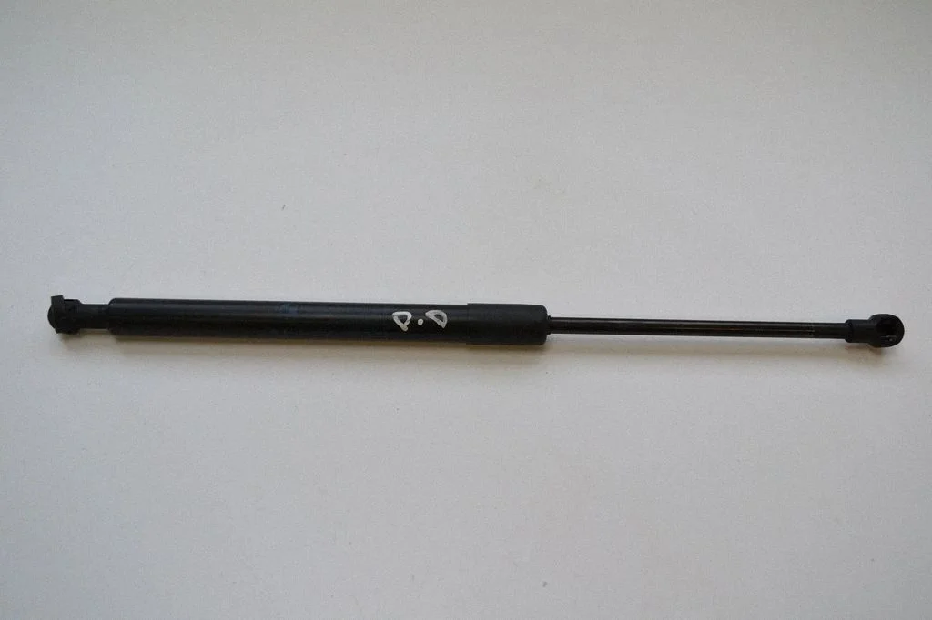 Motora pārsega amortizators – BMW 3. sērija E92 E93 (2005-2014)