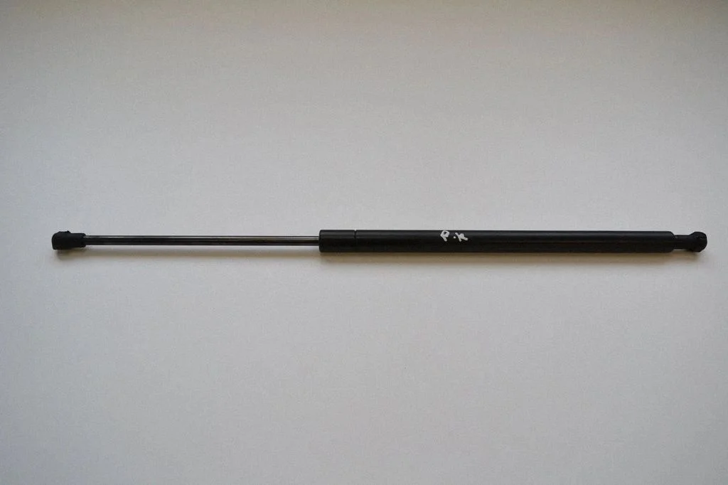Motora pārsega amortizators 534500W071