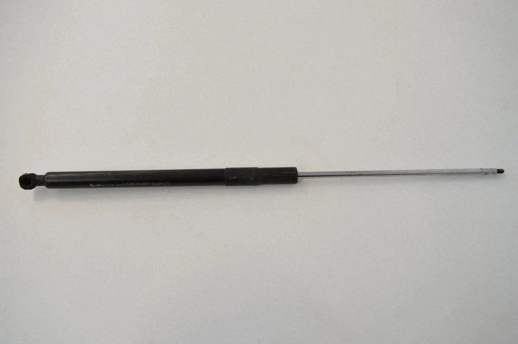 Mootorikapoti amortisaator 654713274R – Dacia Sandero (2008-2012)