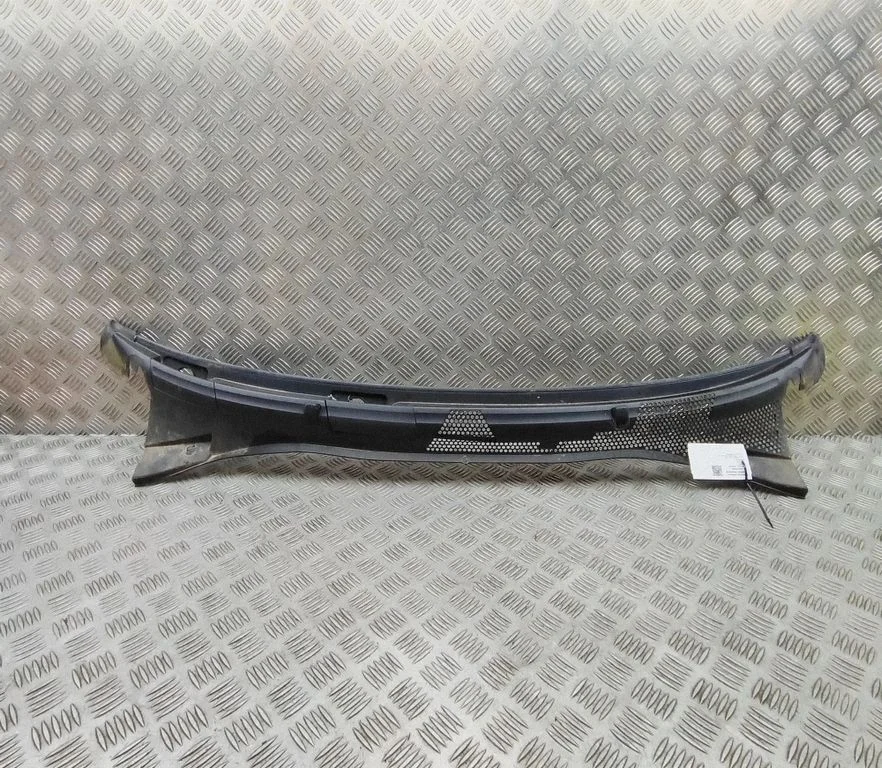 Podszybie (osłona wycieraczek) 735710236