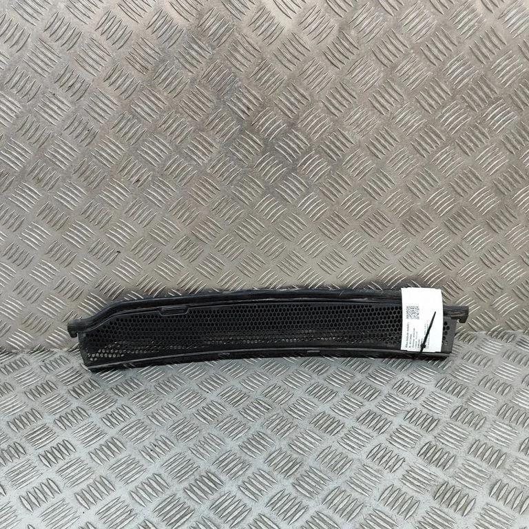 Slotiņu apdare 7302234
