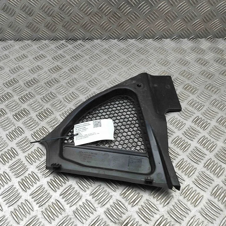 Wiper trim 7399022
