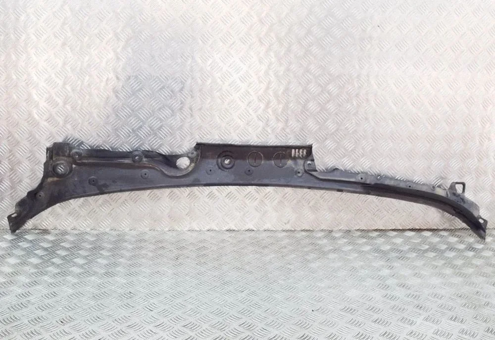 Podszybie (osłona wycieraczek) 7203124