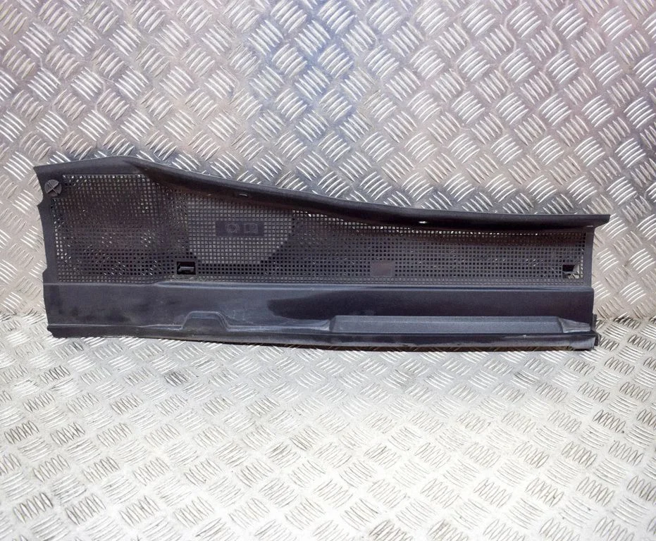 Wiper trim J9C302223BG