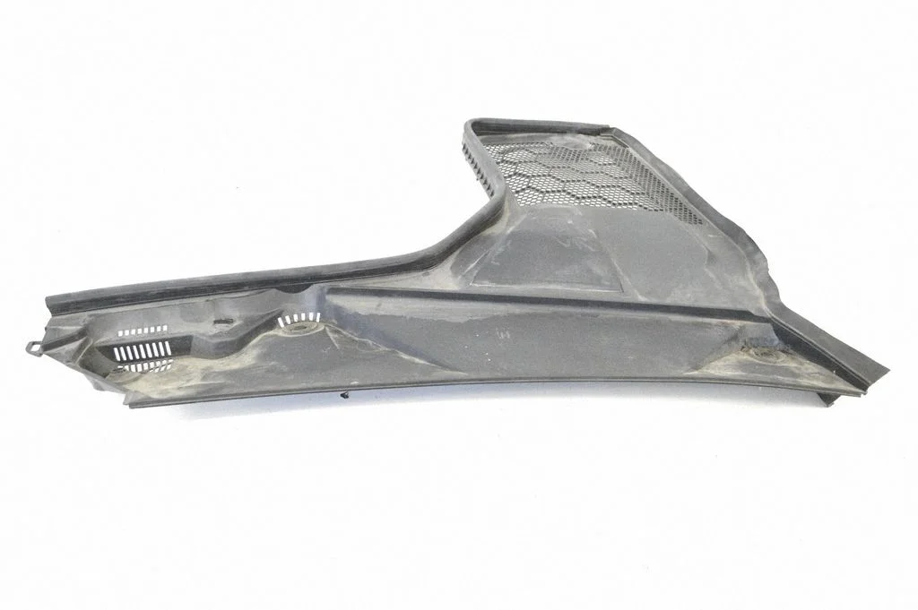 Slotiņu apdare – Mercedes-Benz C klase W205 (2014-2021)