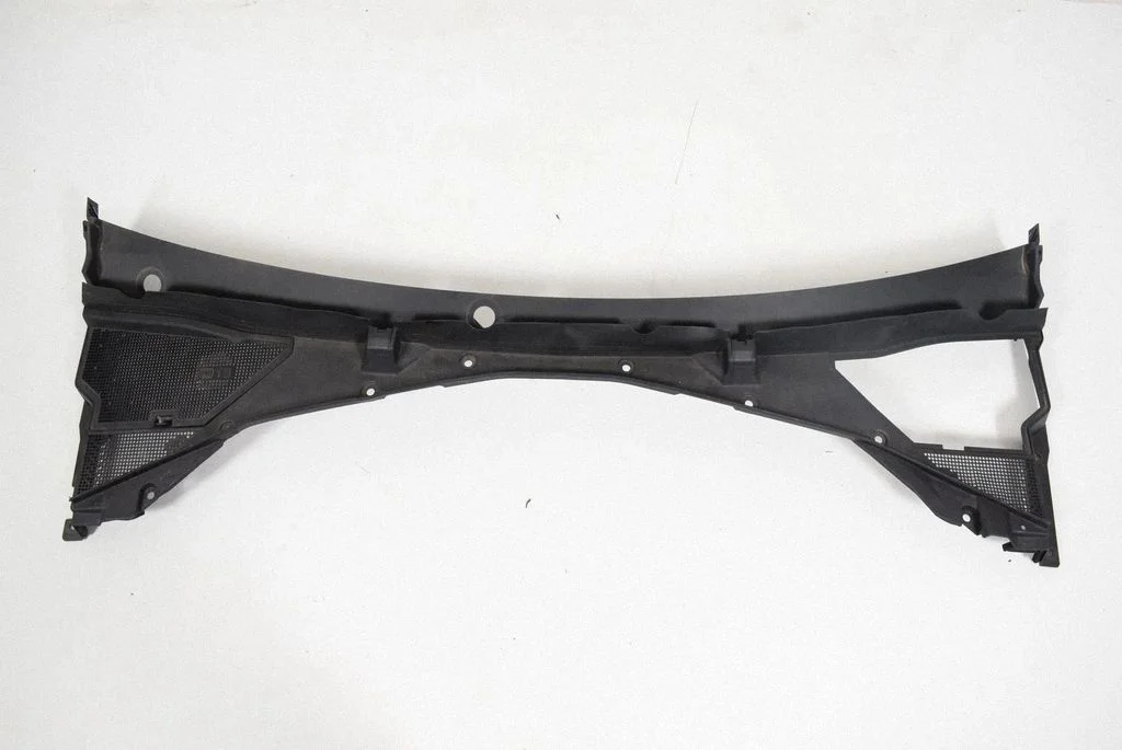 Slotiņu apdare HK834105A
