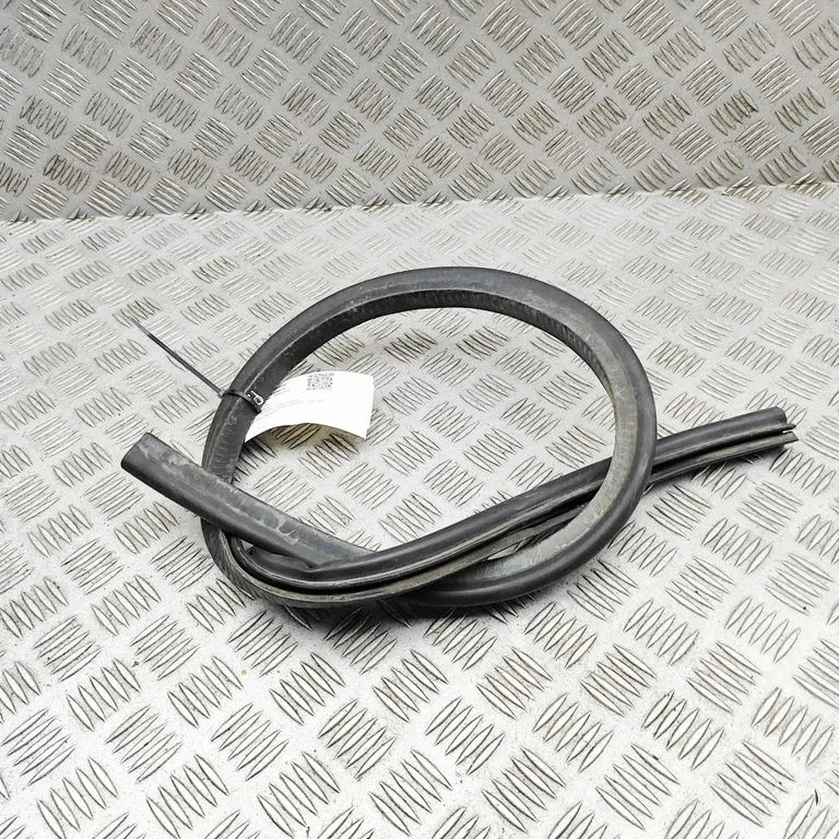 Motora nodalījuma gumija 8S0823723