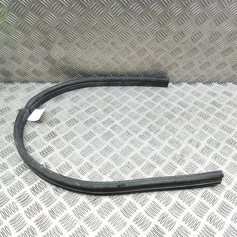 Motora nodalījuma gumija 5LA823723