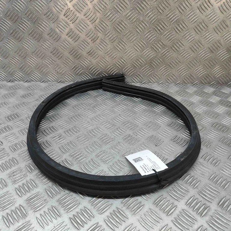 Motora nodalījuma gumija 4K0823723A