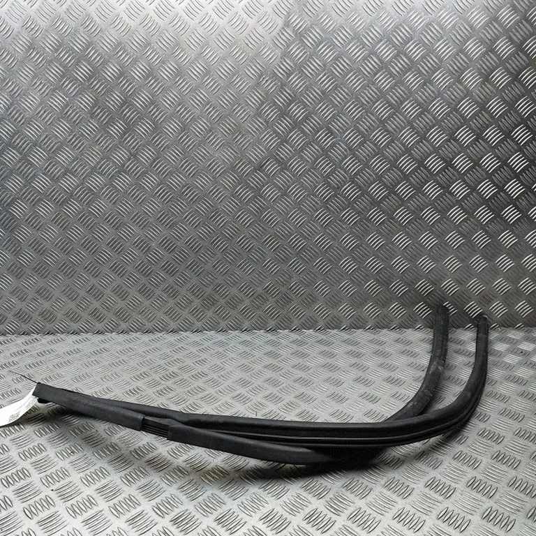 Motora nodalījuma gumija HY3216C834AA