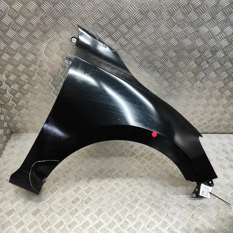 Fender D09H52111 – Mazda 2 (2022-)