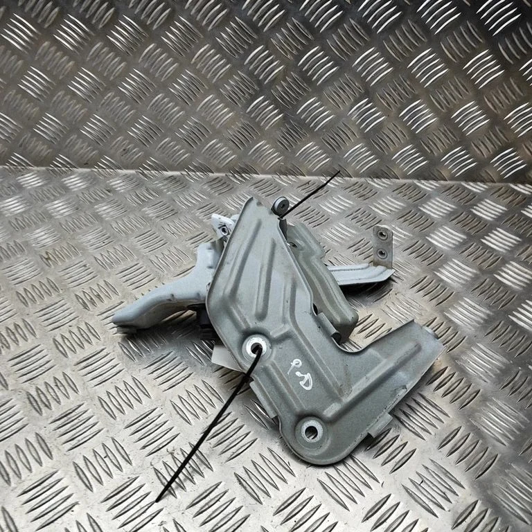 Fender mounting bracket 7424678