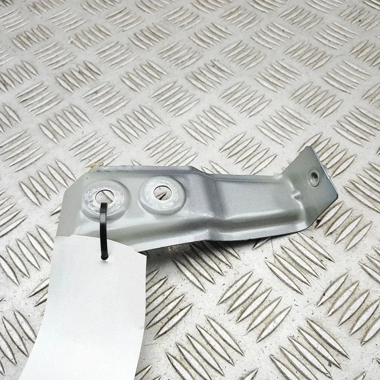 Fender mounting bracket 7418218