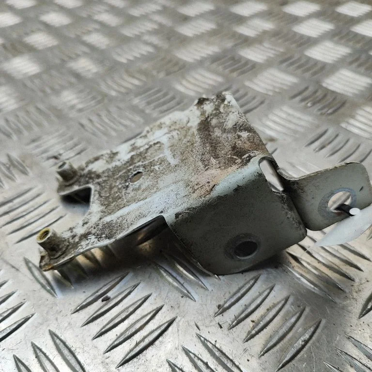 Spārna kronšteins 3W8821168A