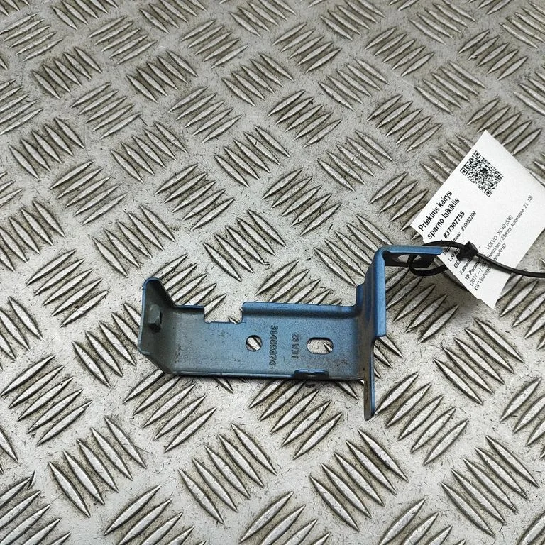 Fender mounting bracket 31469374