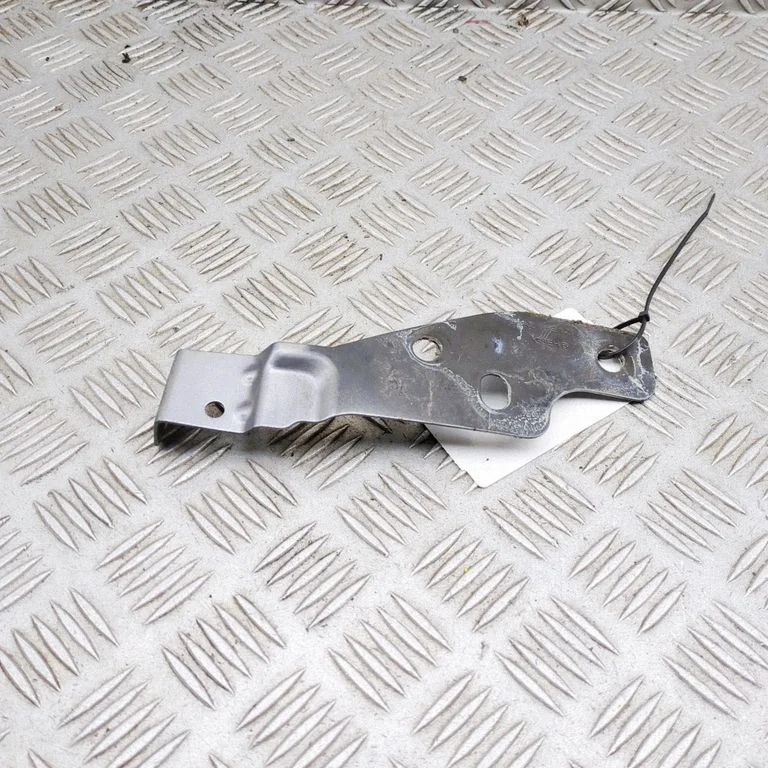 Spārna kronšteins J8A216E129AA