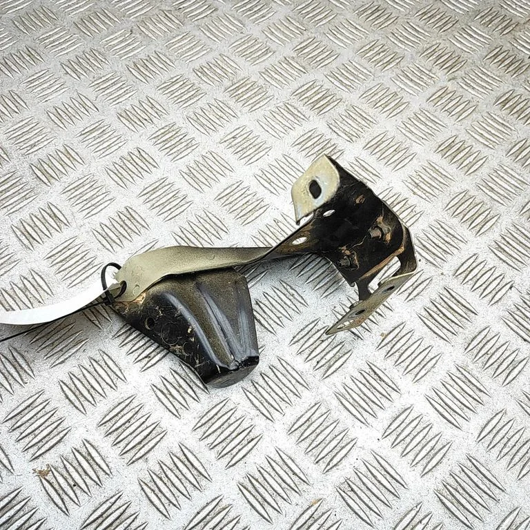Fender mounting bracket EKEA5301693UQ