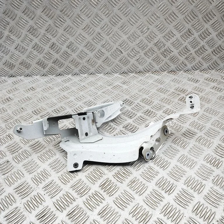 Fender mounting bracket – Audi RS6 C8 (2019-)