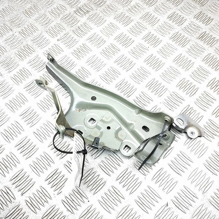 Wspornik błotnika 3P0821431
