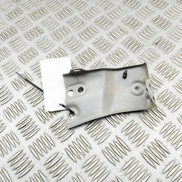 Fender mounting bracket SC2E5301628