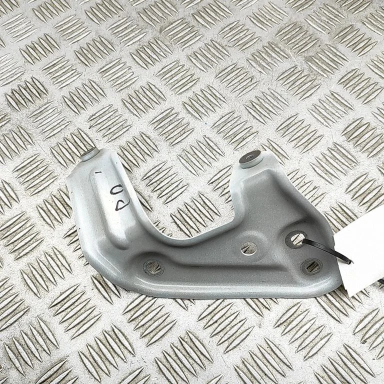 Fender mounting bracket 9621194