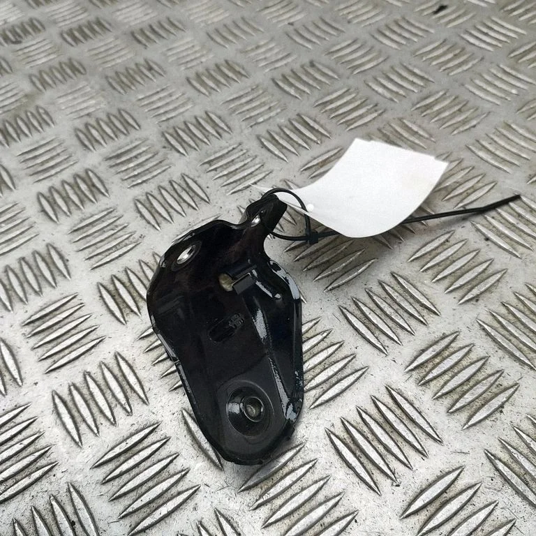 Fender mounting bracket 7470794