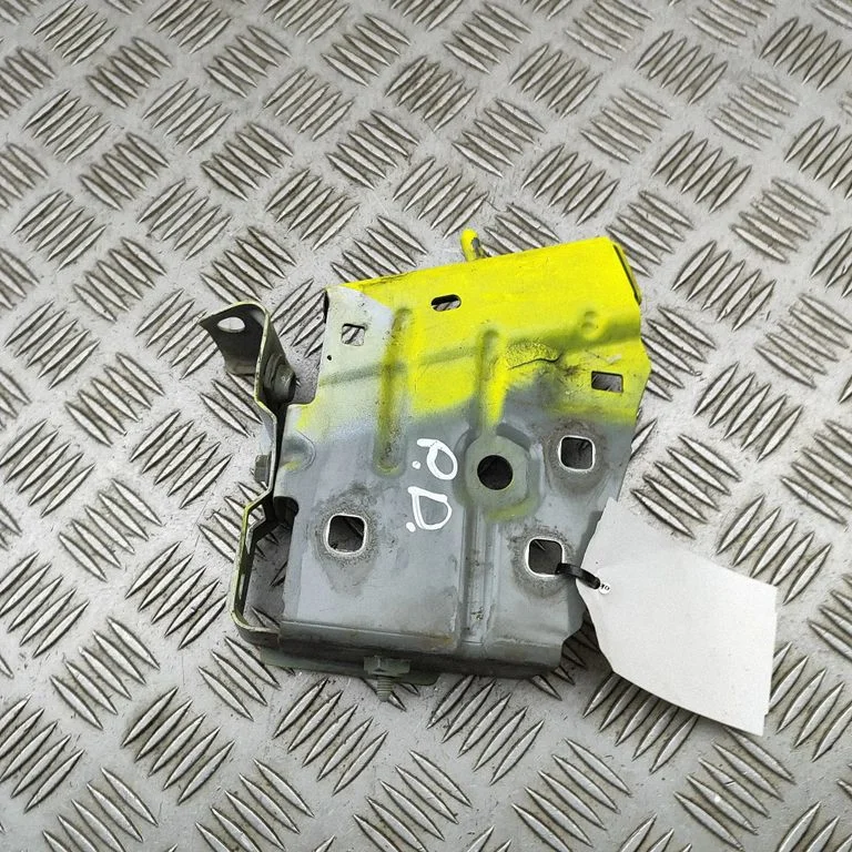 Poritiiva kinnitusklamber – Renault Master III (2010-2024)